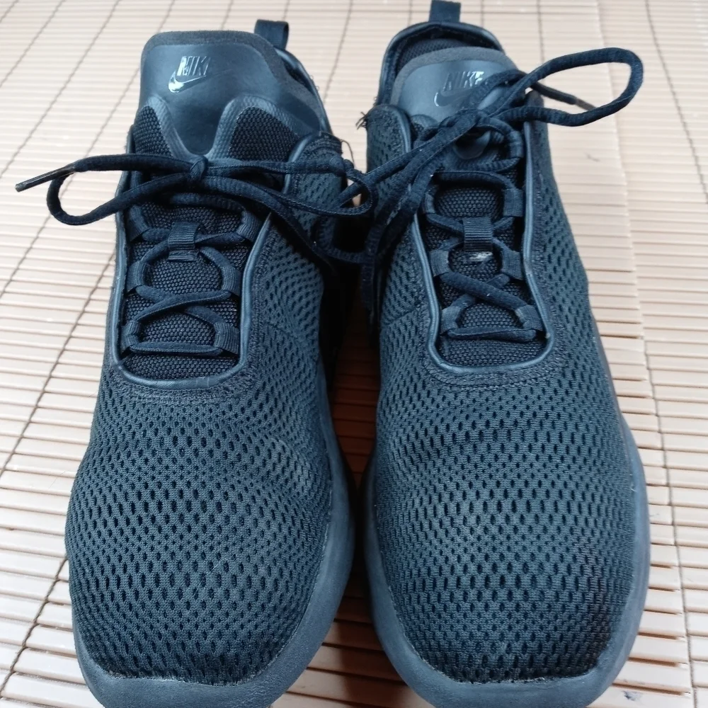 Nike Air Max Motion 2 Men's Running Shoes, AO0266 004 Size 11. 200pm